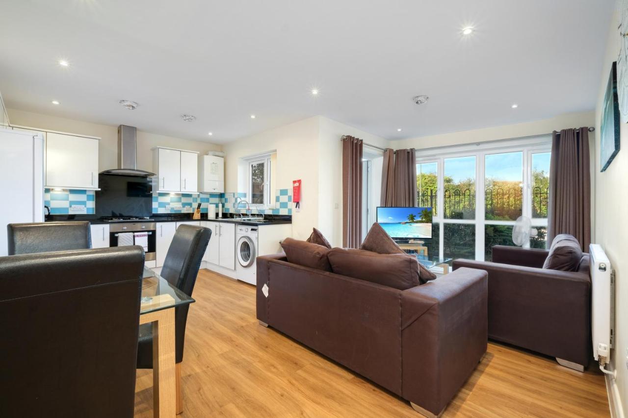 London Heathrow Living Serviced Apartments By Ferndale Stanwell Zewnętrze zdjęcie
