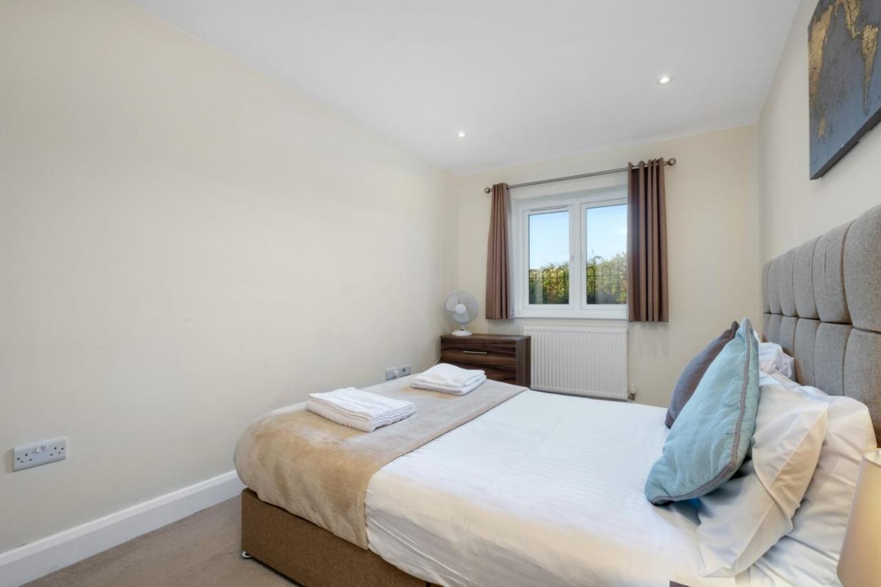 London Heathrow Living Serviced Apartments By Ferndale Stanwell Zewnętrze zdjęcie