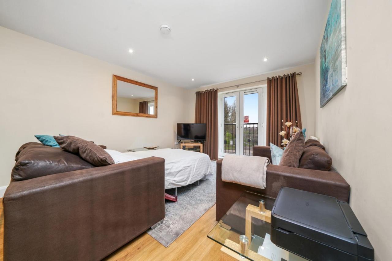 London Heathrow Living Serviced Apartments By Ferndale Stanwell Zewnętrze zdjęcie