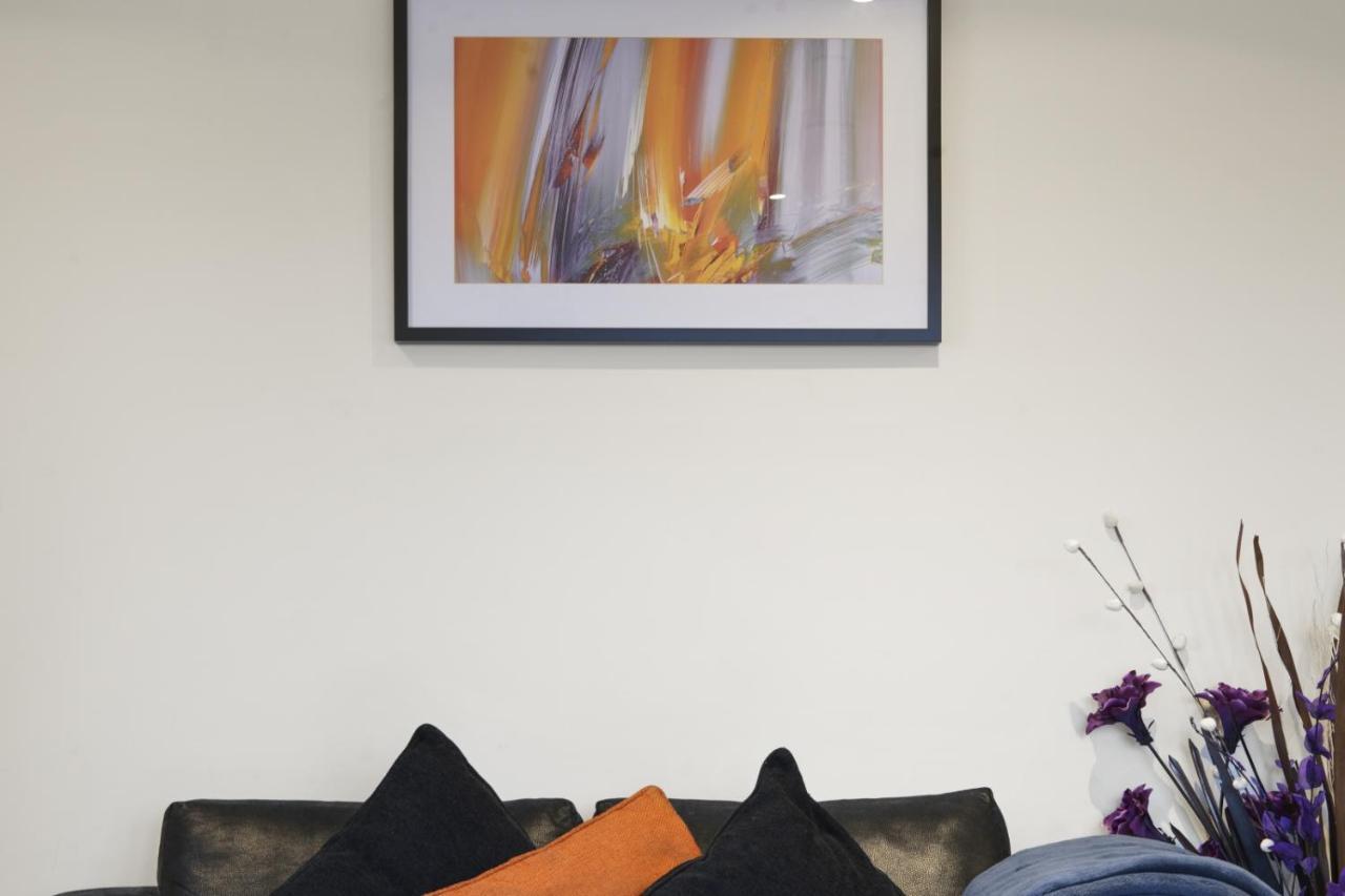 London Heathrow Living Serviced Apartments By Ferndale Stanwell Zewnętrze zdjęcie