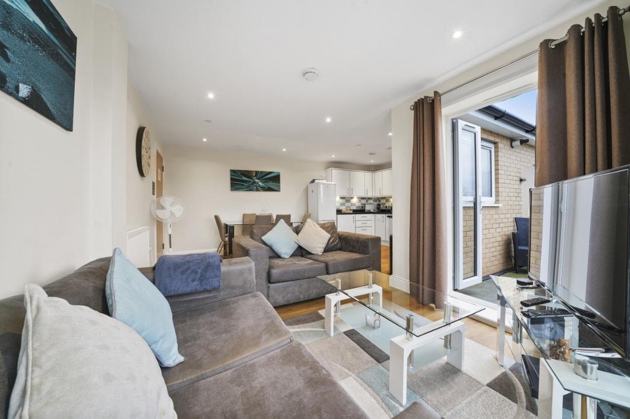 London Heathrow Living Serviced Apartments By Ferndale Stanwell Zewnętrze zdjęcie