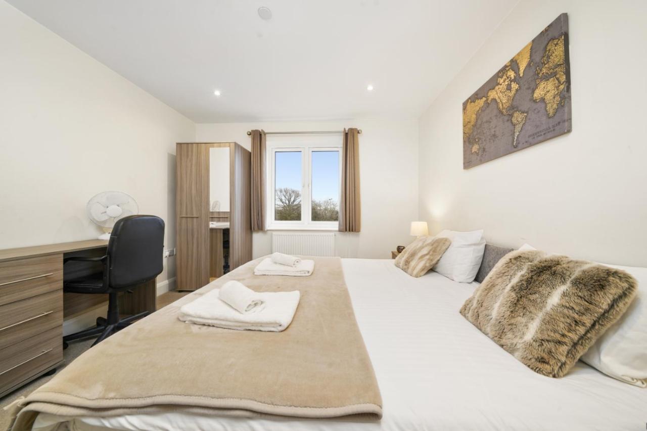 London Heathrow Living Serviced Apartments By Ferndale Stanwell Zewnętrze zdjęcie
