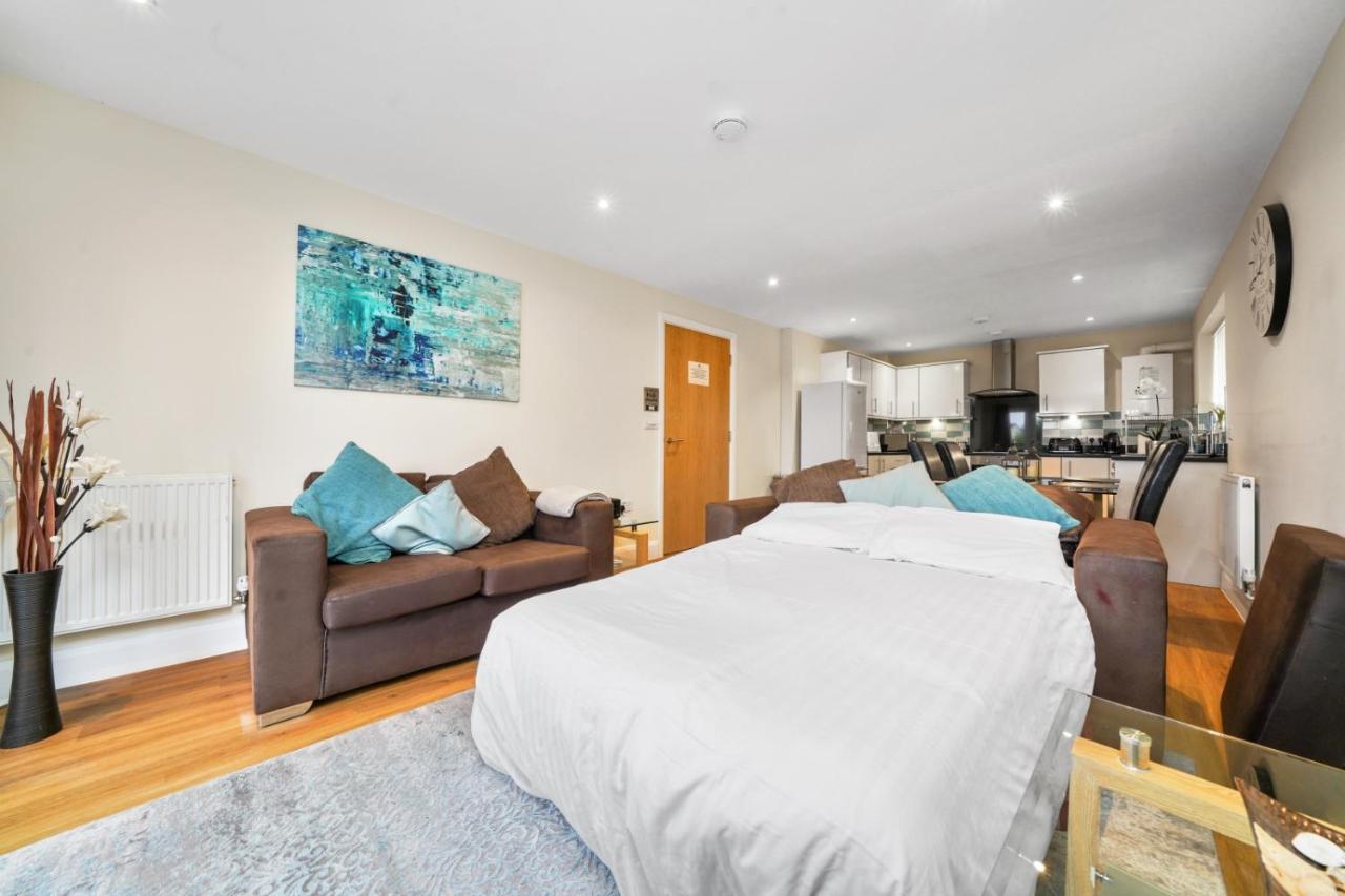 London Heathrow Living Serviced Apartments By Ferndale Stanwell Zewnętrze zdjęcie